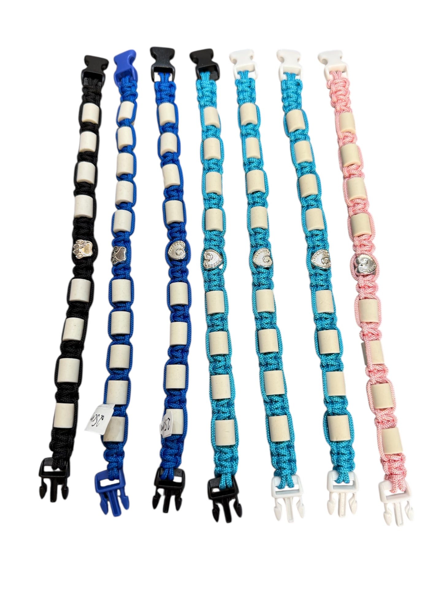Giftfria fästingarmband till människor